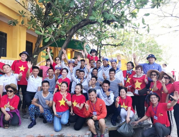 Hình ảnh cho bài viết 50 năm, nghĩ về “ngón vắn, ngón dài” trong một bàn tay - III: Thiêng liêng hai tiếng Quê hương